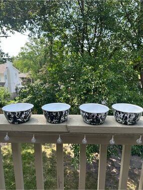 Vintage Black & White Enamelware Bowls (4)